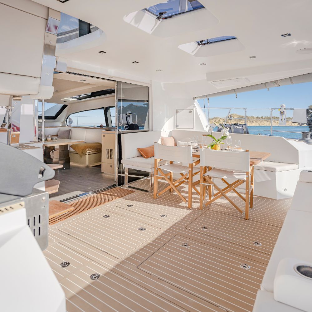 emeraude-multicoques-catamaran-PRIVILEGE510-cockpit