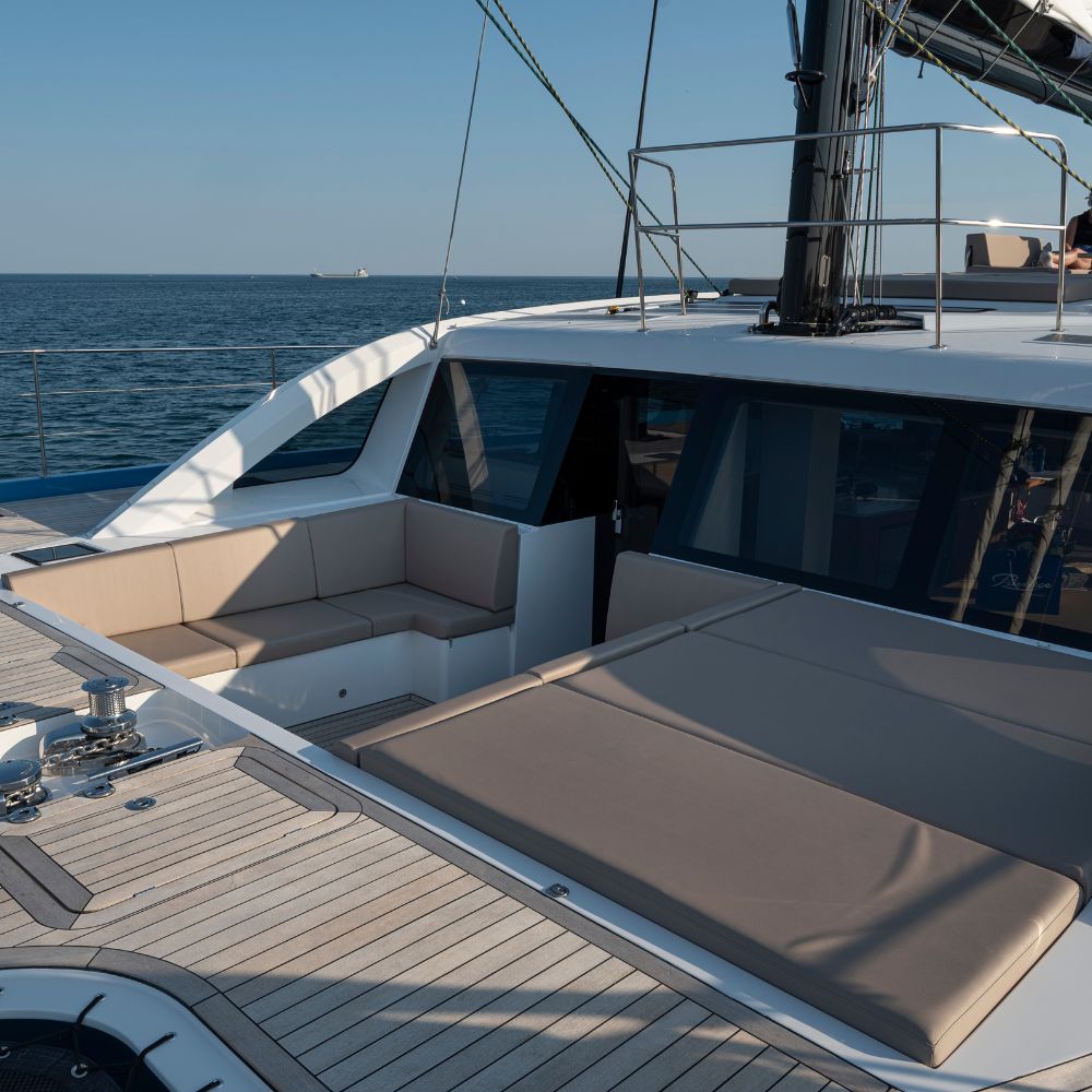 emeraude-multicoques-catamaran-PRIVILEGE580-salon-avant