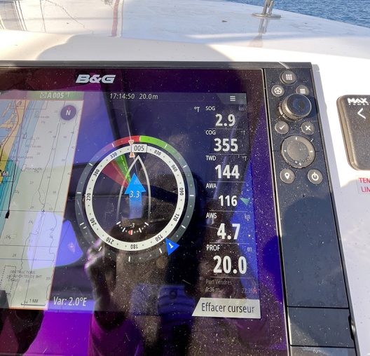 18-azure-boat-services-ELECTRONIQUE