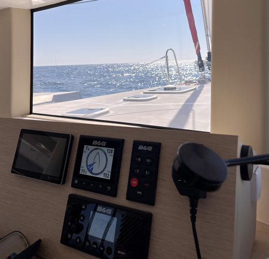 19-azure-boat-services-ELECTRONIQUE