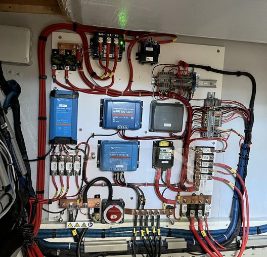 2-azur-boat-service-electricite