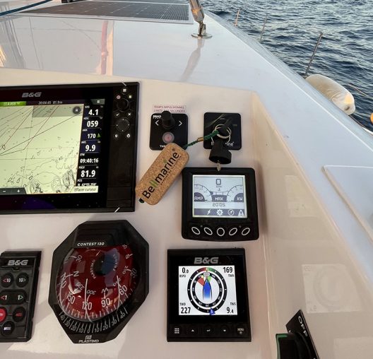 21-azure-boat-services-ELECTRONIQUE