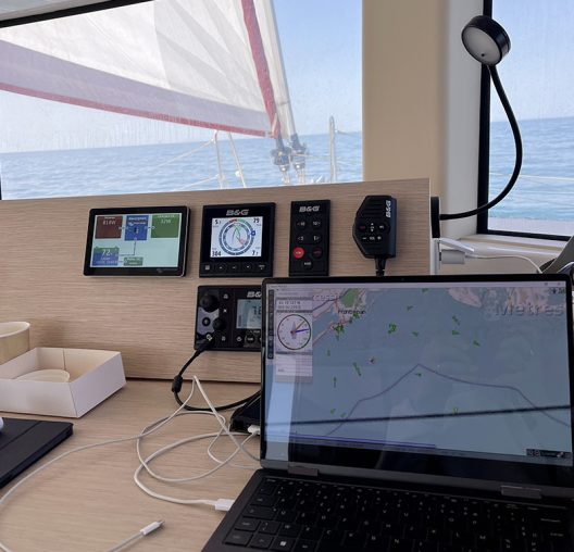 22-azure-boat-services-ELECTRONIQUE