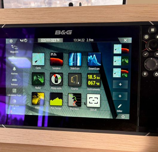 25-azure-boat-services-ELECTRONIQUE