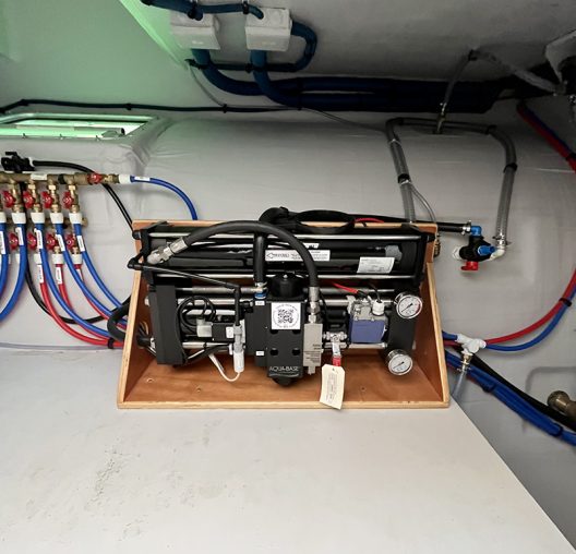 azure-boat-services-dessalinisation-aquabase